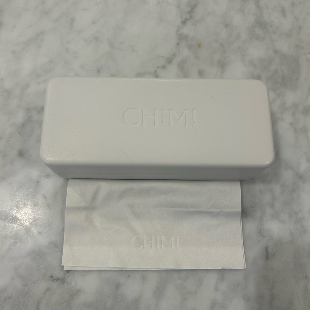 Chic Black Rectangular Sunglasses - image 4